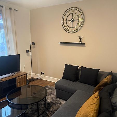 Home Sweet Home In Rg1 With Free Parking Reading Exterior photo