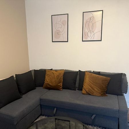 Home Sweet Home In Rg1 With Free Parking Reading Exterior photo