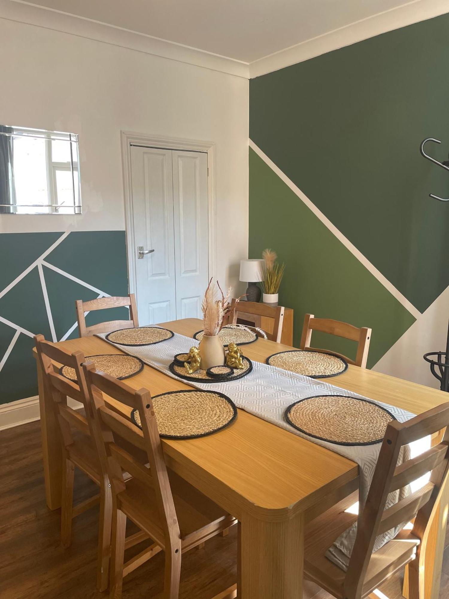 Home Sweet Home In Rg1 With Free Parking Reading Exterior photo