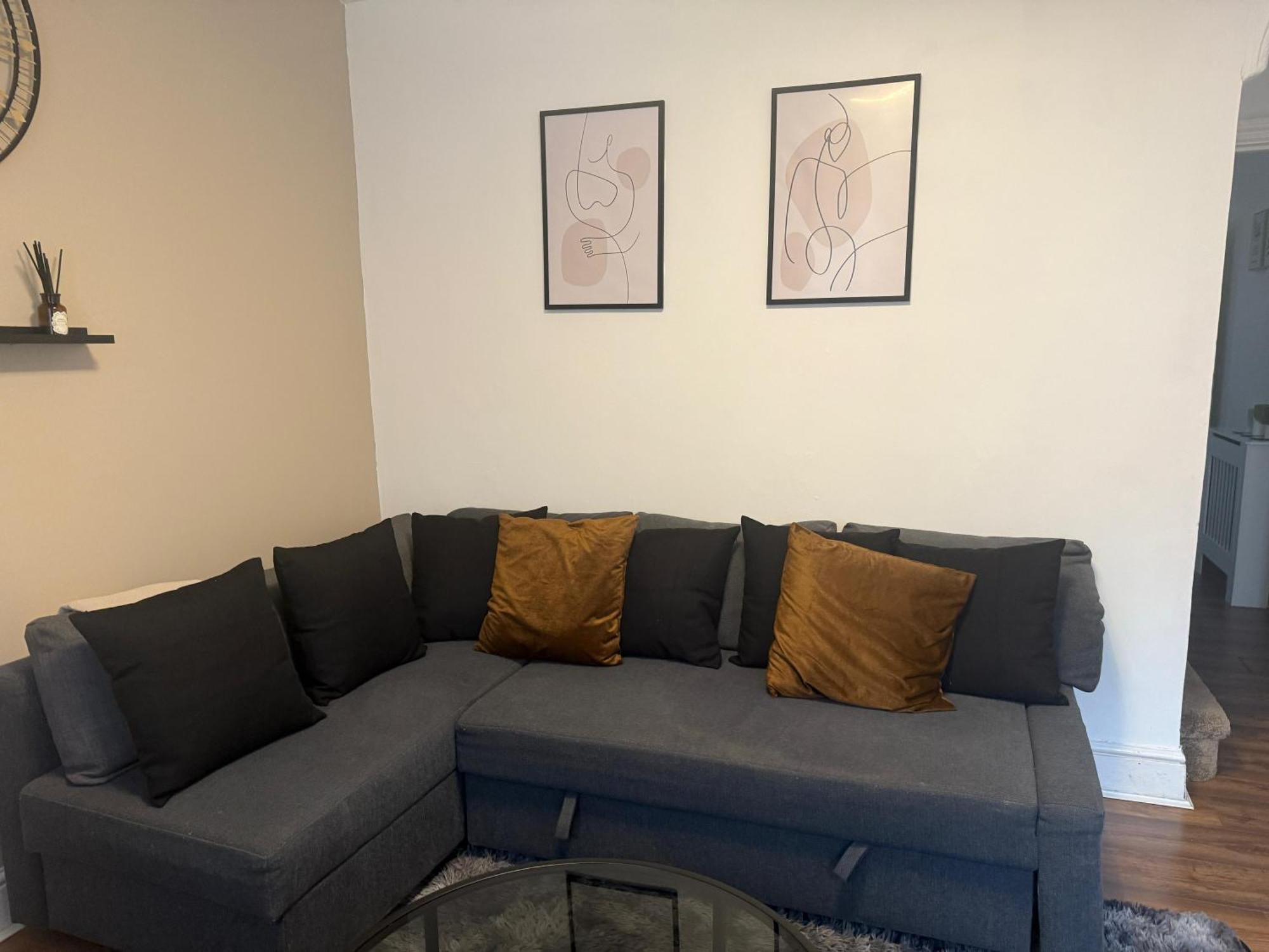 Home Sweet Home In Rg1 With Free Parking Reading Exterior photo